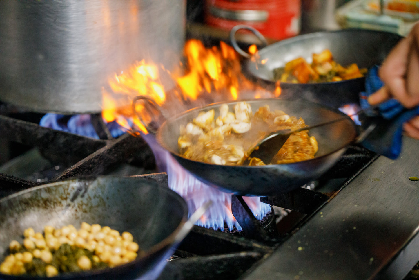 GIFT SET; Authentic Balti Bowl and Curry King Spice Set